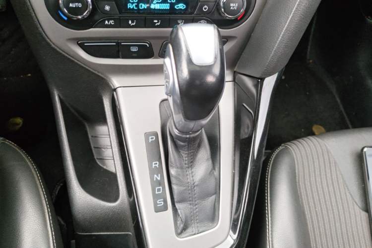 Used Ford Focus 2012 Sedan 1.6L Automatic Fashion Edition Gear Lever