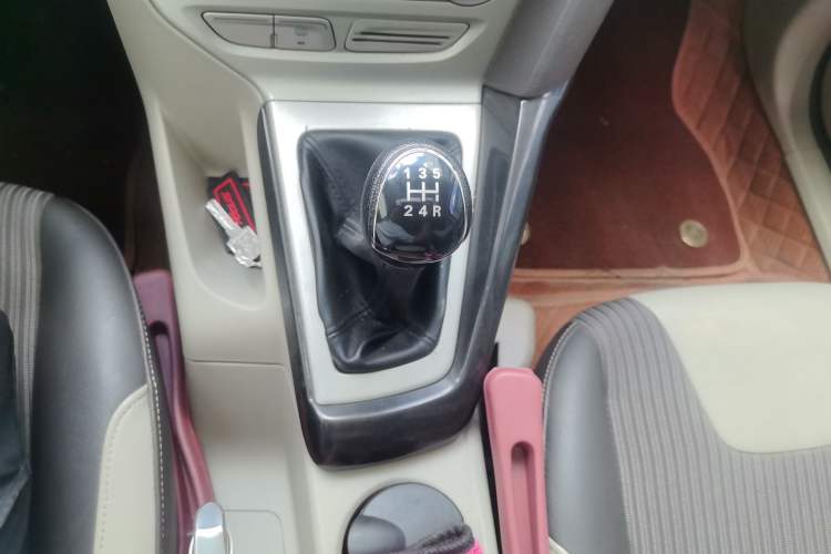 Used Ford Focus 2012 Hatchback 1.6L Manual Fashion Edition Gear Lever