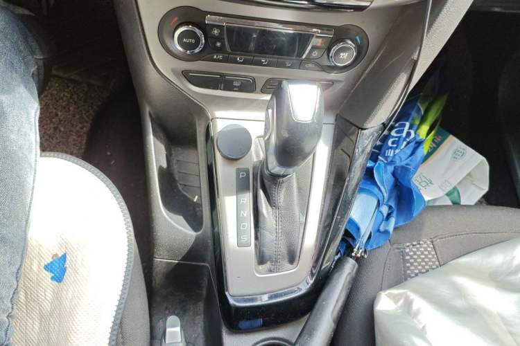 Used Ford Focus 2012 Hatchback 1.6L Automatic Fashion Edition Gear Lever