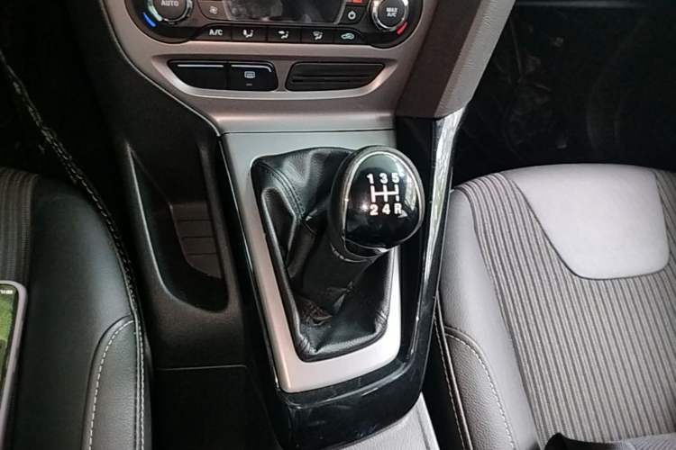 Used Ford Focus 2012 Hatchback 1.6L Manual Fashion Edition Gear Lever