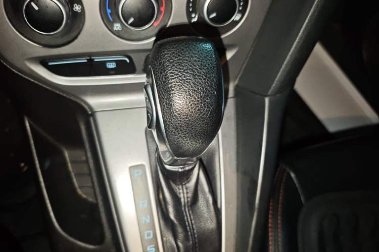 Used Ford Focus 2012 Hatchback 1.6L Automatic Comfort Model Gear Lever