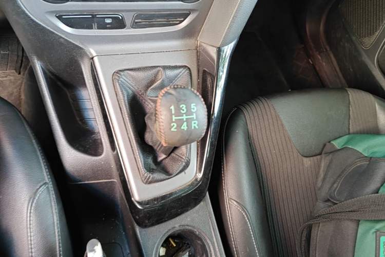 Used Ford Focus 2012 Sedan 1.6L Manual Fashion Edition Gear Lever
