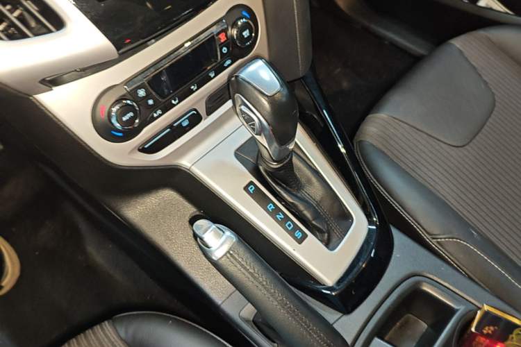 Used Ford Focus 2012 Hatchback 2.0L Automatic Luxury Sport Model Gear Lever