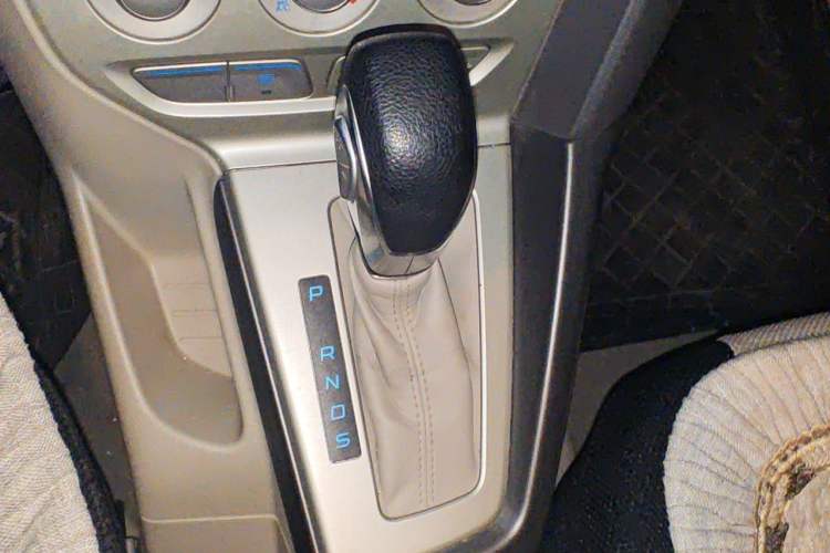 Used Ford Focus 2012 Sedan 1.6L Automatic Comfort Model Gear Lever