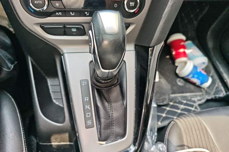 Used Ford Focus 2012 Sedan 1.6L Automatic Fashion Edition Gear Lever