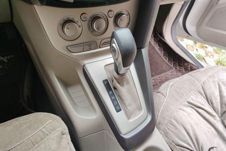 Used Ford Focus 2012 Sedan 1.6L Automatic Comfort Model Gear Lever