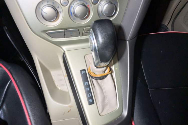 Used Ford Focus 2012 Sedan 1.6L Automatic Comfort Model Gear Lever