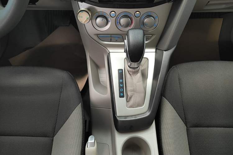 Used Ford Focus 2012 Sedan 1.6L Automatic Comfort Model Gear Lever