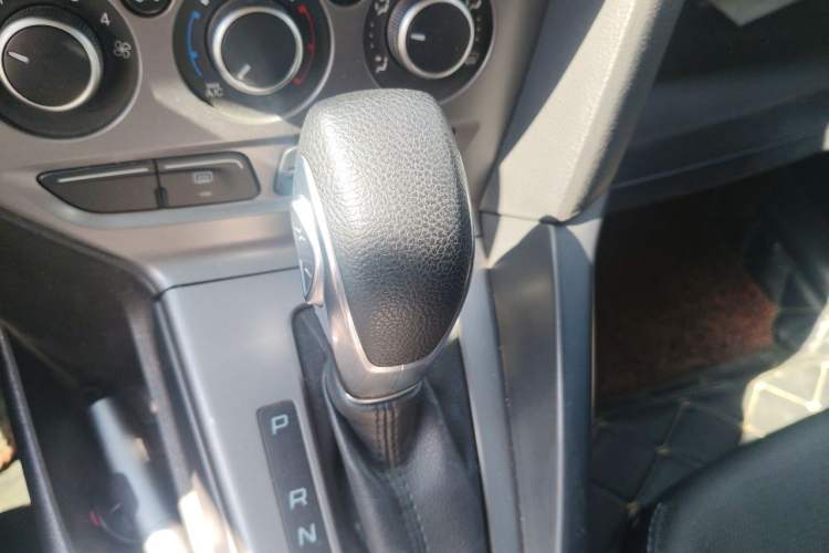 Used Ford Focus 2012 Hatchback 1.6L Automatic Comfort Model Gear Lever