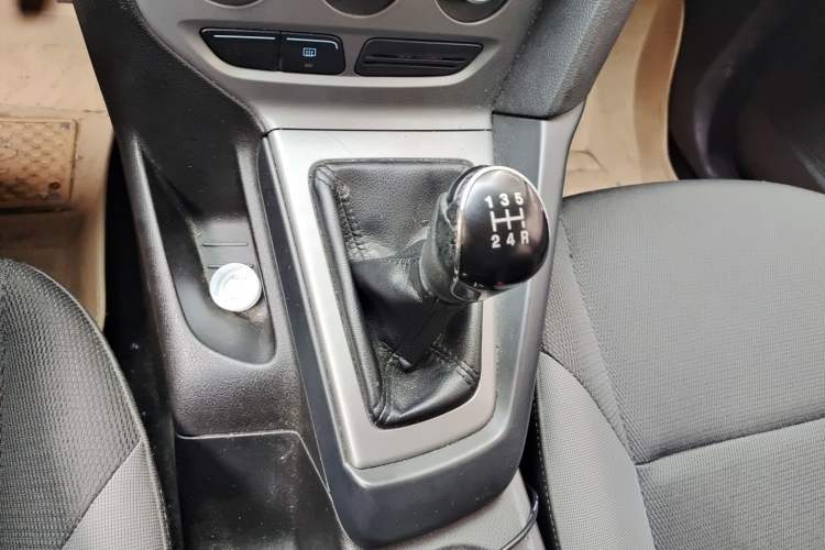 Used Ford Focus 2012 Hatchback 1.6L Manual Comfort Model Gear Lever