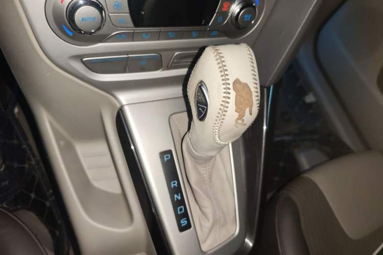 Used Ford Focus 2012 Sedan 1.6L Automatic Fashion Edition Gear Lever