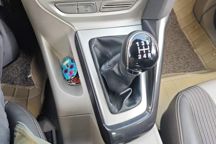 Used Ford Focus 2012 Sedan 1.6L Manual Fashion Edition Gear Lever