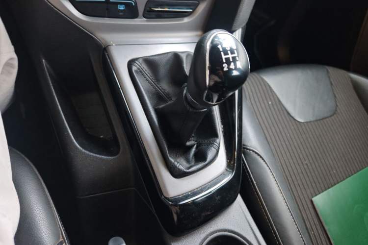 Used Ford Focus 2012 Hatchback 1.6L Manual Fashion Edition Gear Lever