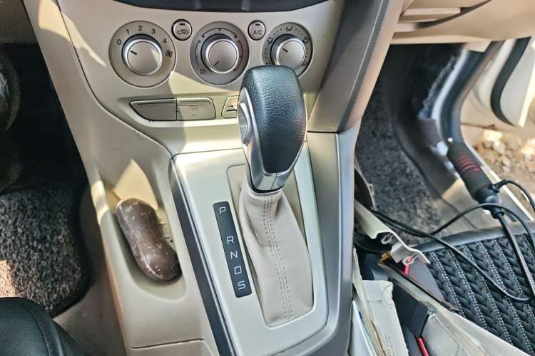 Used Ford Focus 2012 Sedan 1.6L Automatic Comfort Model Gear Lever