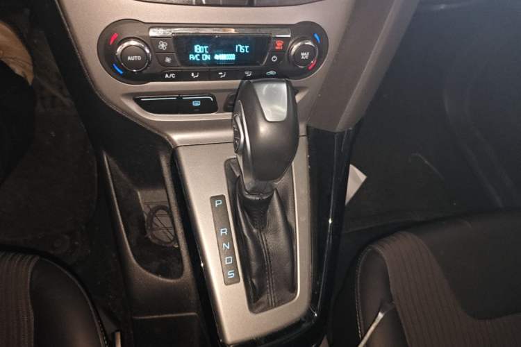 Used Ford Focus 2012 Hatchback 1.6L Automatic Fashion Edition Gear Lever