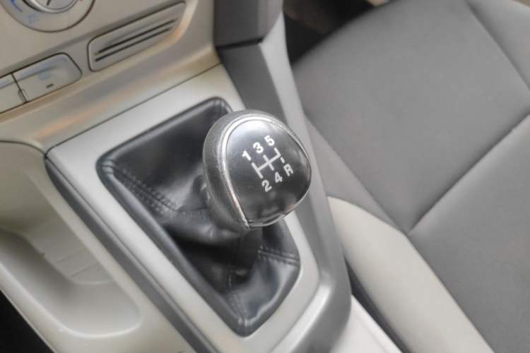 Used Ford Focus 2012 Sedan 1.6L Manual Comfort Model Gear Lever
