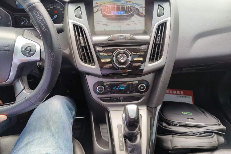 Used Ford Focus 2012 Sedan 1.6L Automatic Fashion Edition Gear Lever