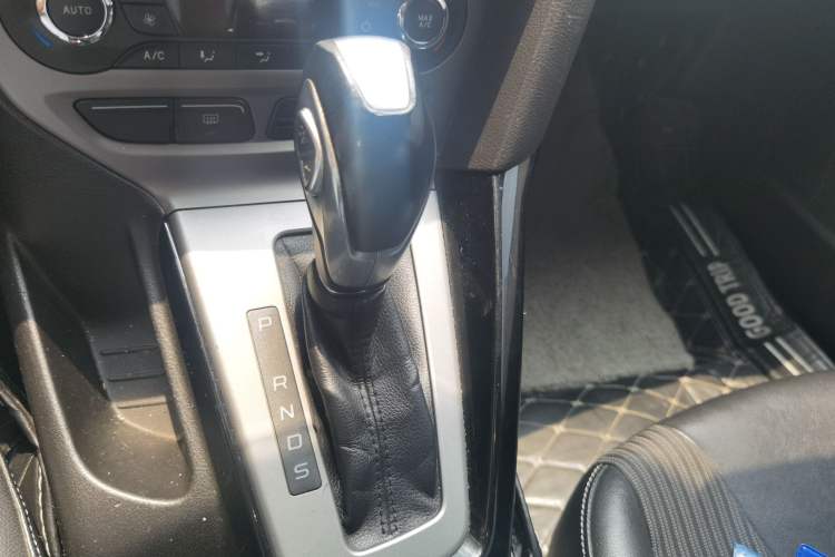 Used Ford Focus 2012 Hatchback 1.6L Automatic Fashion Edition Gear Lever