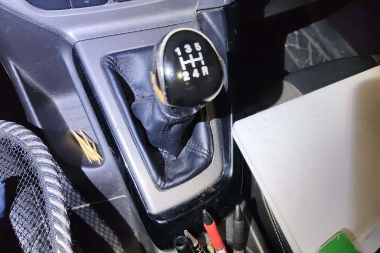 Used Ford Focus 2012 Sedan 1.6L Manual Fashion Edition Gear Lever