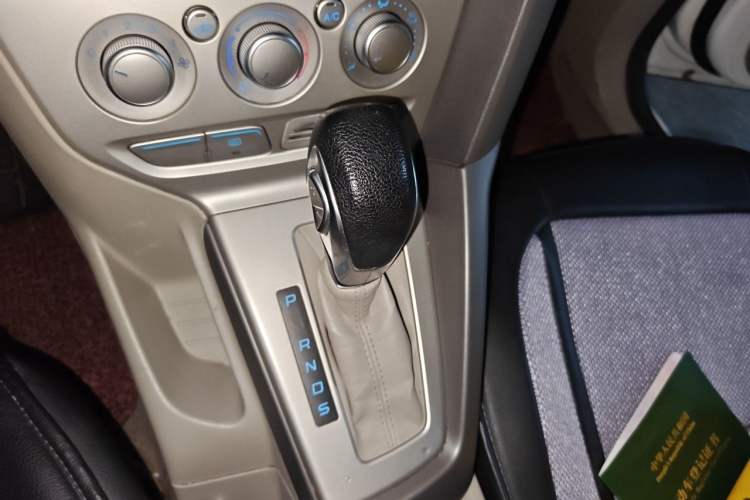 Used Ford Focus 2012 Sedan 1.6L Automatic Comfort Model Gear Lever