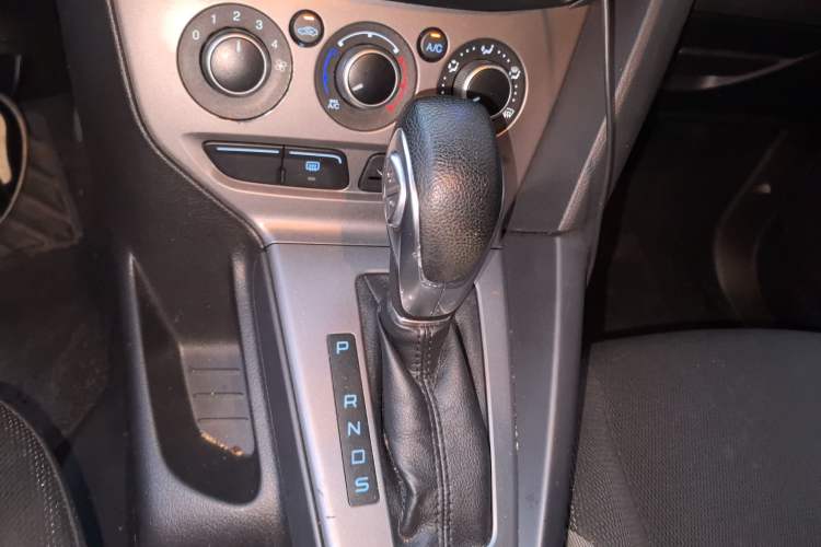 Used Ford Focus 2012 Hatchback 1.6L Automatic Comfort Model Gear Lever