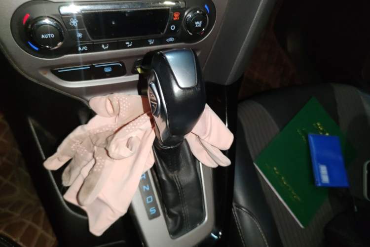 Used Ford Focus 2012 Hatchback 1.6L Automatic Fashion Edition Gear Lever