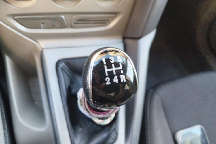 Used Ford Focus 2012 Sedan 1.6L Manual Comfort Model Gear Lever