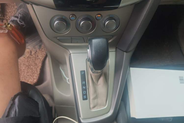 Used Ford Focus 2012 Sedan 1.6L Automatic Comfort Model Gear Lever