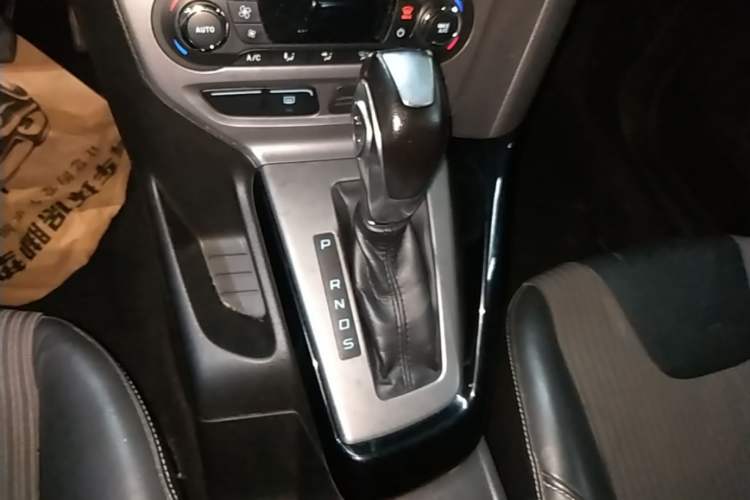 Used Ford Focus 2012 Hatchback 1.6L Automatic Fashion Edition Gear Lever