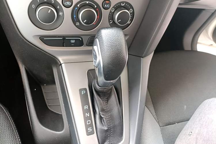 Used Ford Focus 2012 Hatchback 1.6L Automatic Comfort Model Gear Lever