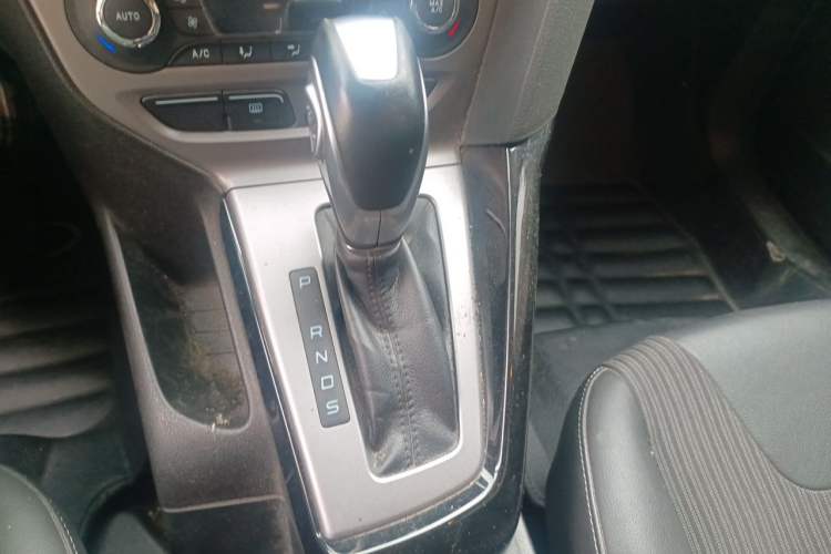 Used Ford Focus 2012 Hatchback 1.6L Automatic Fashion Edition Gear Lever
