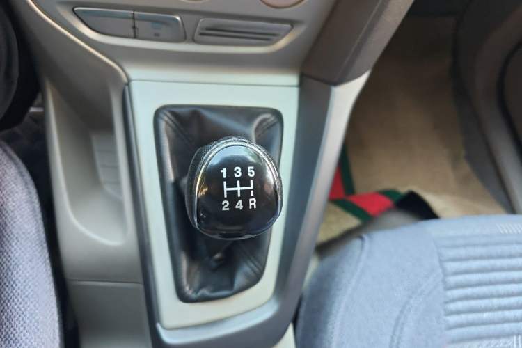 Used Ford Focus 2012 Sedan 1.6L Manual Comfort Model Gear Lever