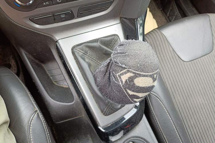 Used Ford Focus 2012 Sedan 1.6L Manual Fashion Edition Gear Lever