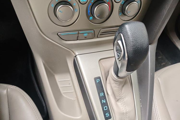 Used Ford Focus 2012 Sedan 1.6L Automatic Comfort Model Gear Lever