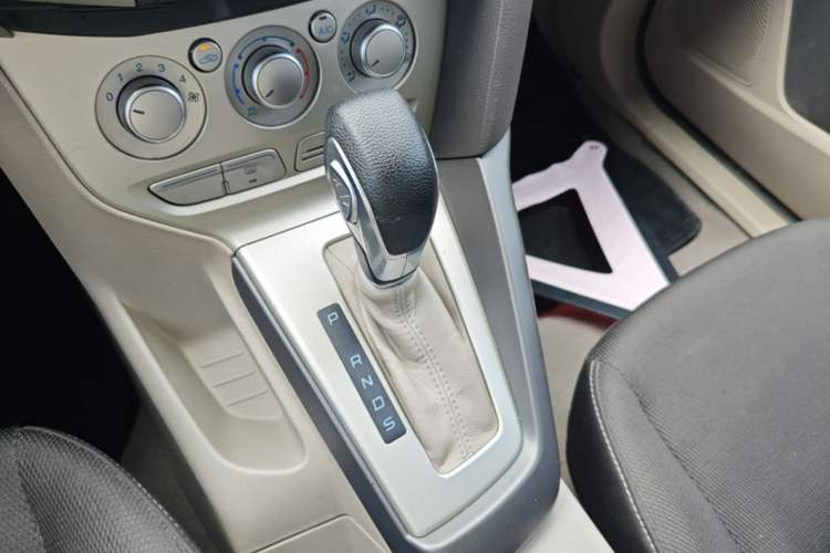 Used Ford Focus 2012 Sedan 1.6L Automatic Comfort Model Gear Lever