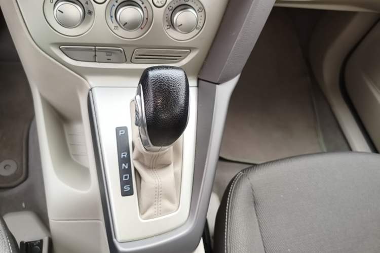 Used Ford Focus 2012 Sedan 1.6L Automatic Comfort Model Gear Lever