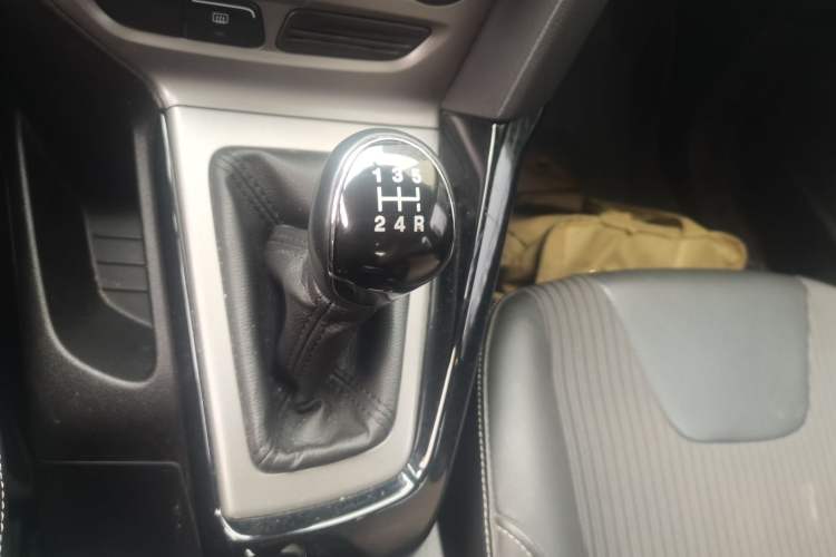 Used Ford Focus 2012 Sedan 1.6L Manual Fashion Edition Gear Lever