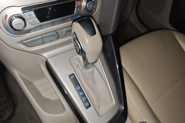 Used Ford Focus 2012 Hatchback 1.6L Automatic Fashion Edition Gear Lever