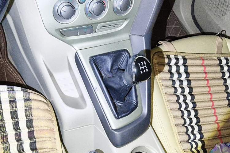 Used Ford Focus 2012 Sedan 1.6L Manual Comfort Model Gear Lever