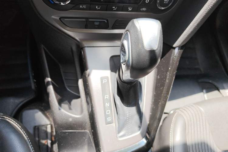 Used Ford Focus 2012 Sedan 1.6L Automatic Fashion Edition Gear Lever