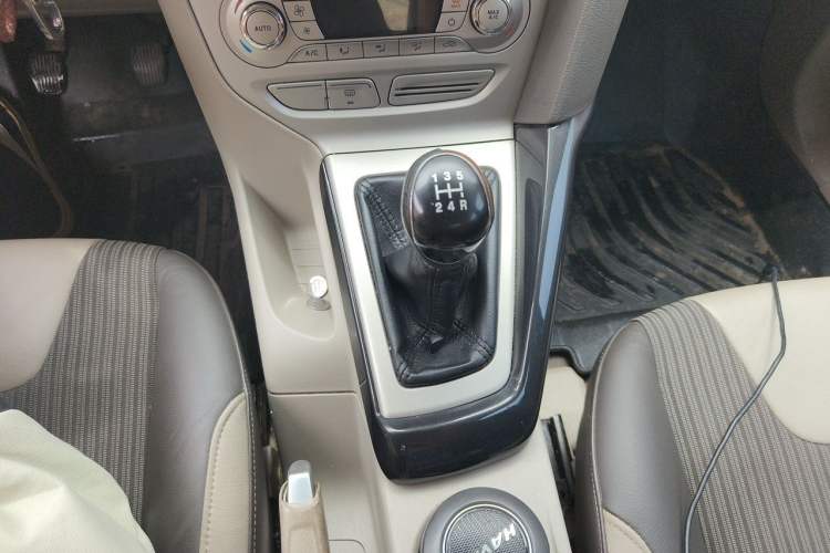 Used Ford Focus 2012 Hatchback 1.6L Manual Fashion Edition Gear Lever