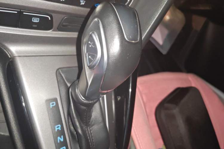 Used Ford Focus 2012 Hatchback 1.6L Automatic Fashion Edition Gear Lever
