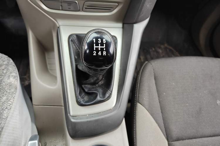 Used Ford Focus 2012 Sedan 1.6L Manual Comfort Model Gear Lever