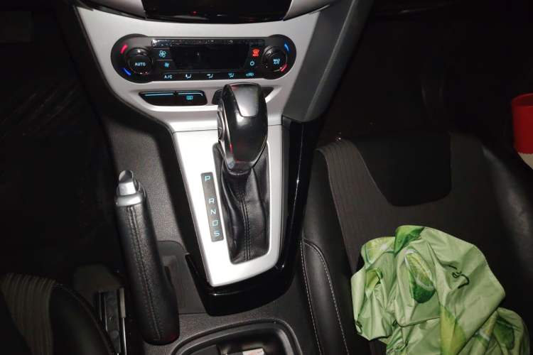 Used Ford Focus 2012 Hatchback 2.0L Automatic Luxury Sport Model Gear Lever