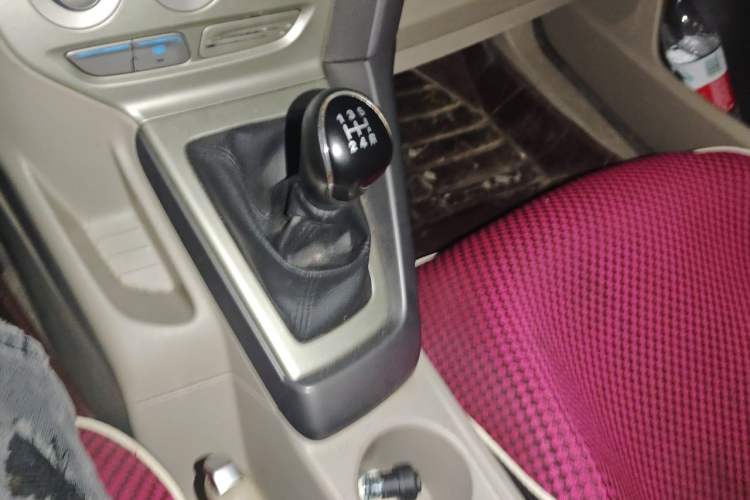 Used Ford Focus 2012 Sedan 1.6L Manual Comfort Model Gear Lever