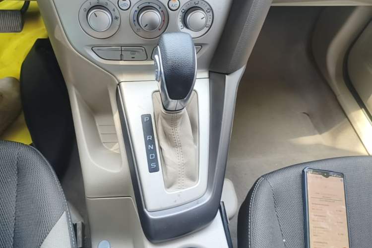Used Ford Focus 2012 Sedan 1.6L Automatic Comfort Model Gear Lever