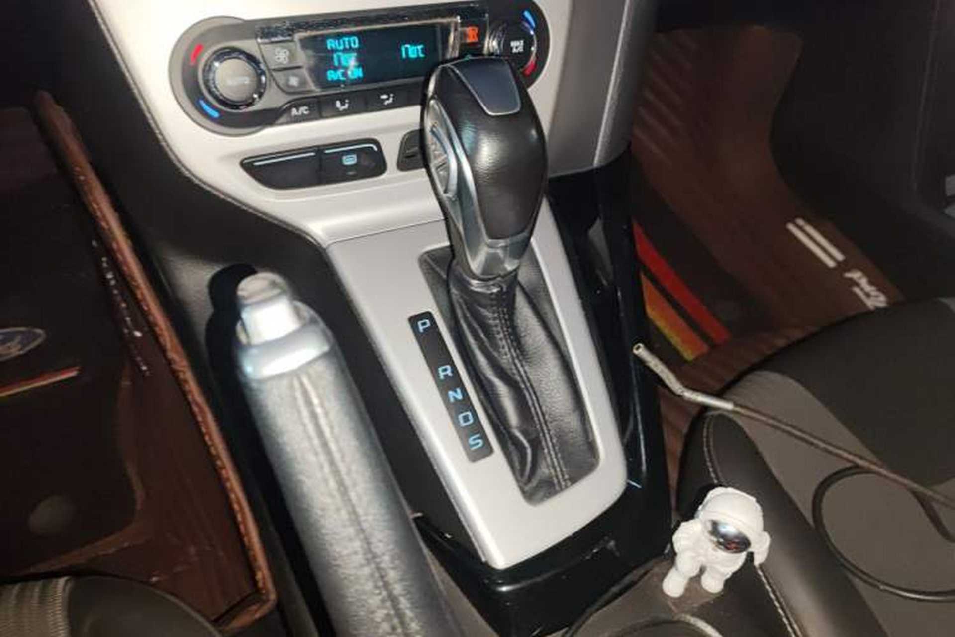 Used Ford Focus 2012 Hatchback 2.0L Automatic Luxury Sport Model Gear Lever