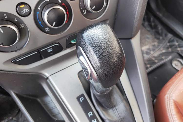 Used Ford Focus 2012 Hatchback 1.6L Automatic Comfort Model Gear Lever