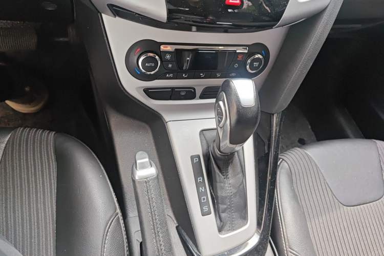 Used Ford Focus 2012 Hatchback 2.0L Automatic Luxury Sport Model Gear Lever