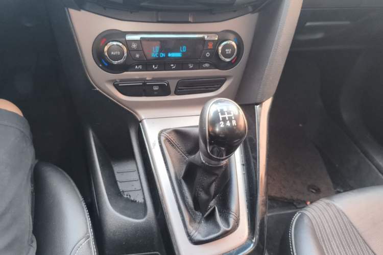 Used Ford Focus 2012 Sedan 1.6L Manual Fashion Edition Gear Lever